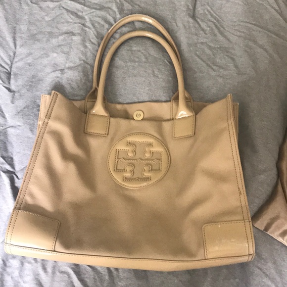 Tory Burch Handbags - Nude Medium Tory Burch tote.